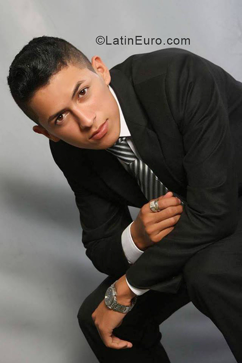 Date this hot Dominican Republic man Derby from Santo Domingo DO33361