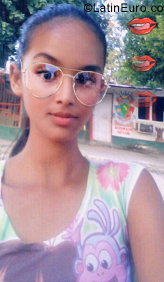 Date this lovely Venezuela girl Valeria from Valencia VE1971