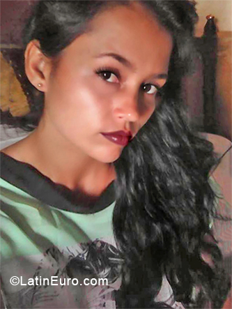 Date this athletic Cuba girl Chinyta from Cuba CU439