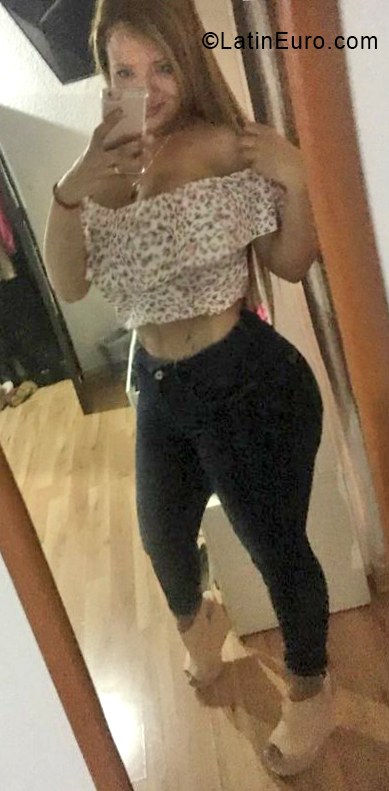 Date this tall Venezuela girl Mary from Maracaibo VE2023