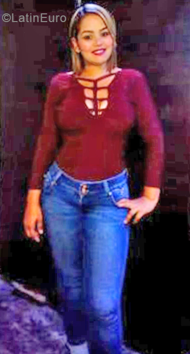 Date this hot Venezuela girl Neisa from Cumana VE2030