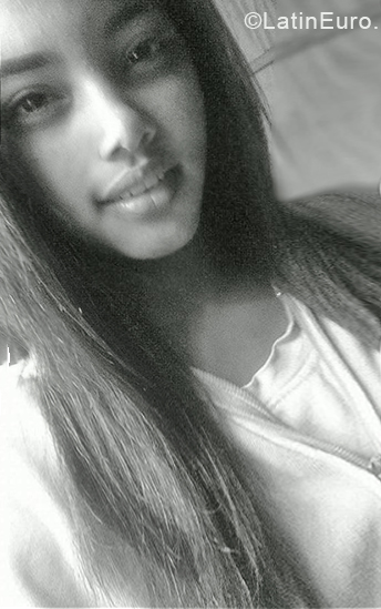 Date this delightful Venezuela girl Darlyn from Valencia VE2034