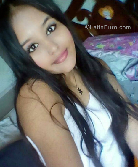 Date this young Venezuela girl Aria from caracas VE2035