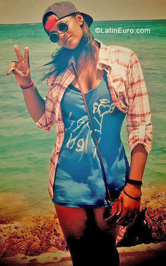 Date this good-looking Cuba girl Jessica from Santiago de cuba CU444