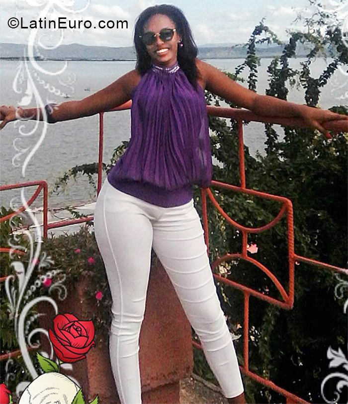 Date this delightful Cuba girl Adriana from Guantanamo CU448