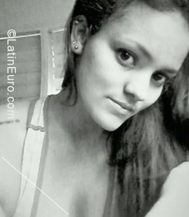 Date this gorgeous Cuba girl Jan from Santa Clara CU497