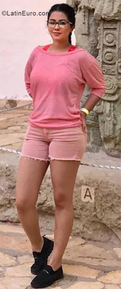 Date this athletic Honduras girl Margarita from San Pedro Sula HN2625