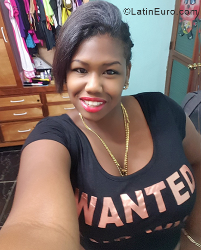 Date this delightful Cuba girl Maguie from Havana CU462