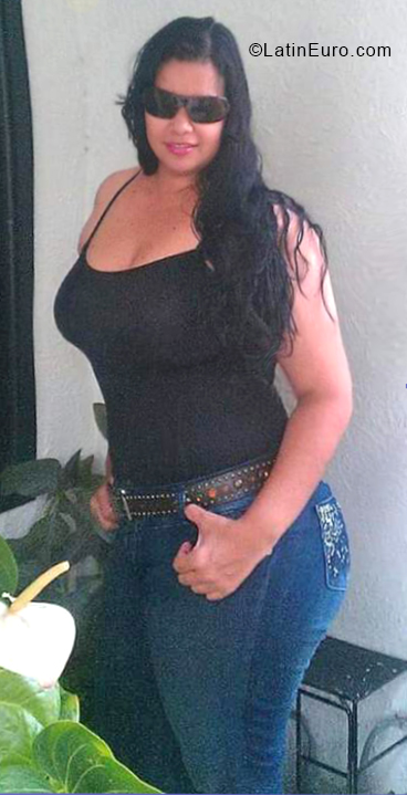 Date this voluptuous Colombia girl Luisa from Barranquilla CO31264