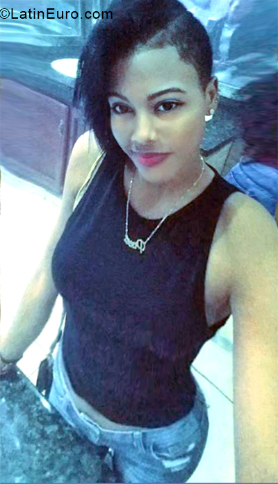 Date this stunning Dominican Republic girl Franchesca from San pedro de Macoris DO33892