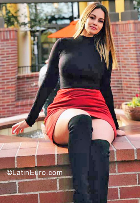 Date this voluptuous Honduras girl Silvia from Tegucigalpa HN2600