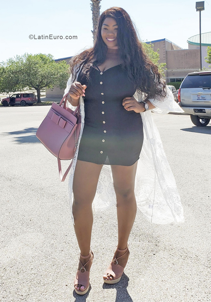 Date this georgeous United States girl Madeline from Austin US19812