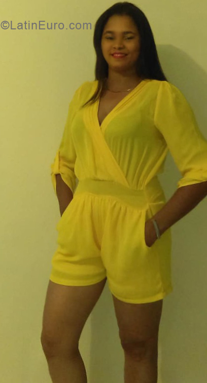 Date this foxy Dominican Republic girl Alba from Higuey DO34021