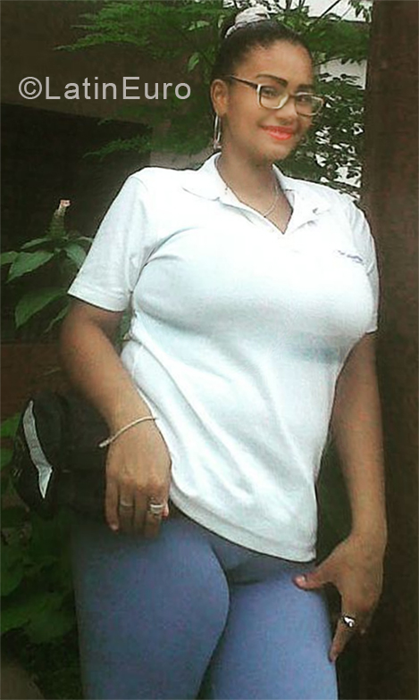 Date this nice looking Venezuela girl Dulis from Maracay VE2145