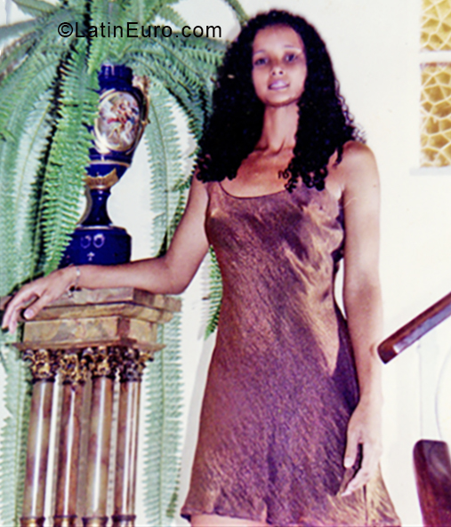 Date this georgeous Cuba girl Mary from Havana CU481