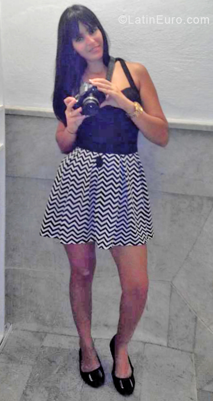 Date this voluptuous Cuba girl Lisbeth from Havana CU482