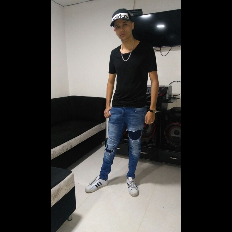 Date this georgeous Colombia man Braian from Pereira CO25009