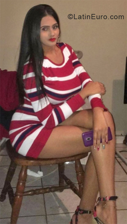 Date this pretty Mexico girl Holli from Ensenada MX1628