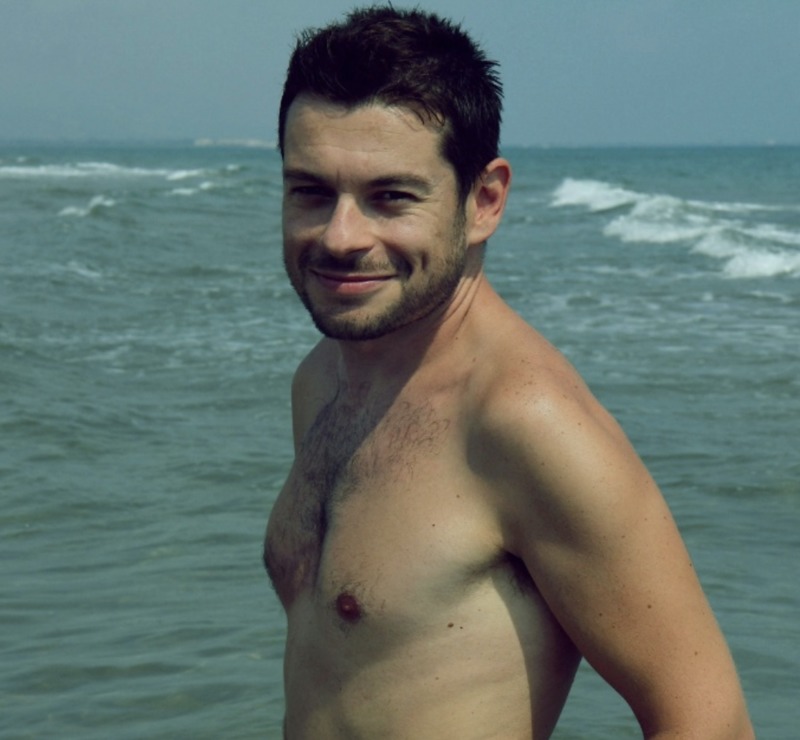 Date this tall Spain man Pol from Barcelona ES453