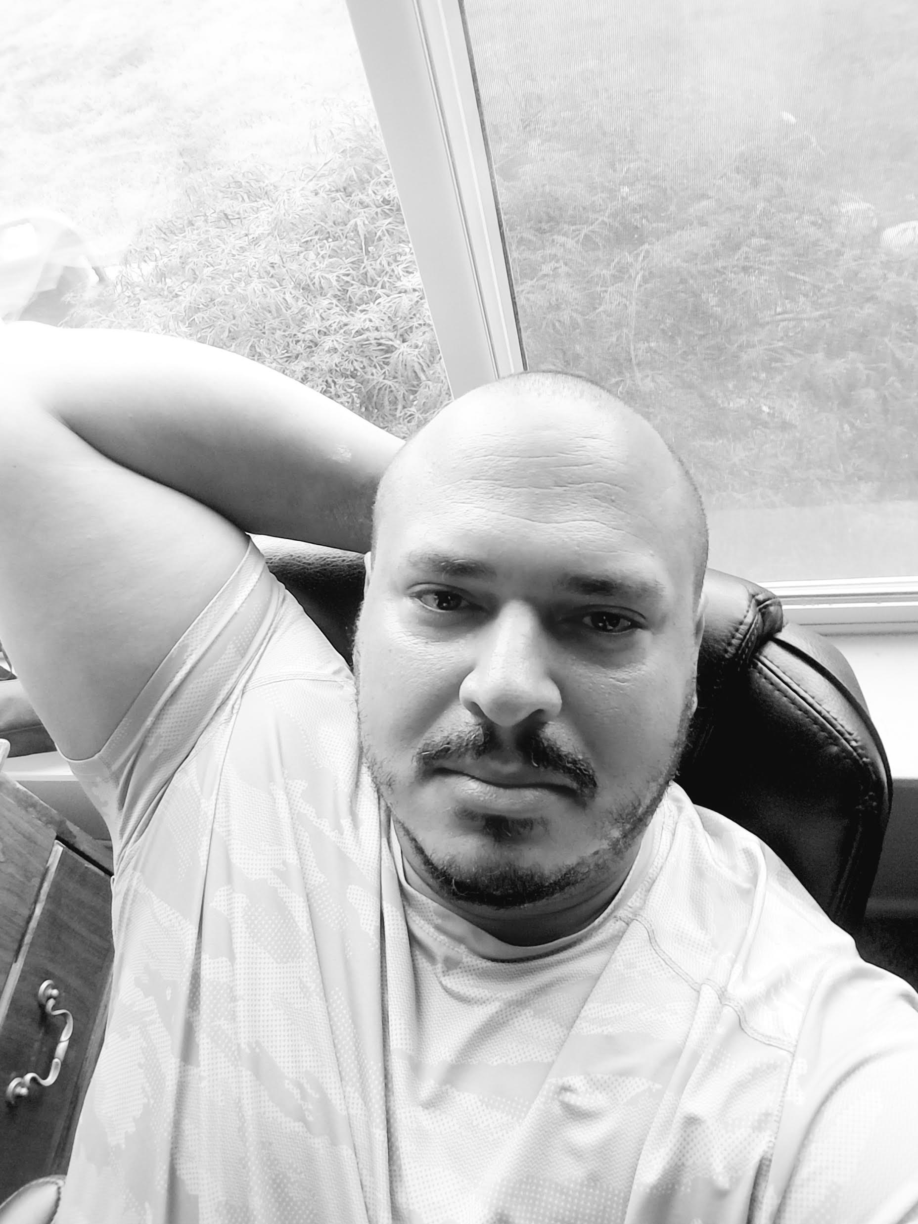 Date this georgeous United States man Capt Chadder from Puyallup US19872