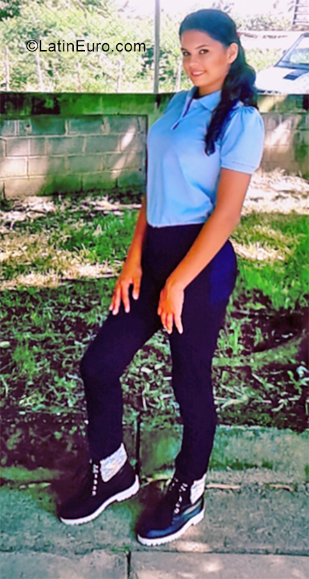 Date this georgeous Venezuela girl Mari from San Carlos VE2268