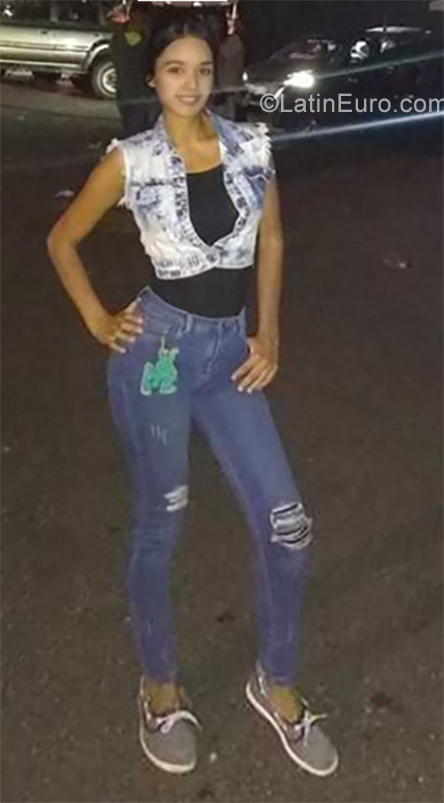 Date this delightful Venezuela girl Maria from Los Teques VE2296