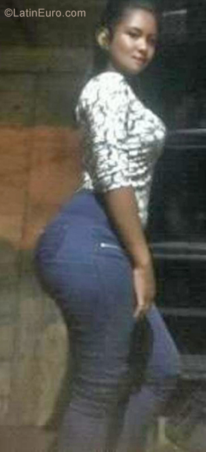 Date this voluptuous Venezuela girl Yessica from Ciudad Guayana VE2419