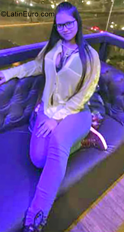 Date this sultry Venezuela girl Laura from Anzoategui VE2360
