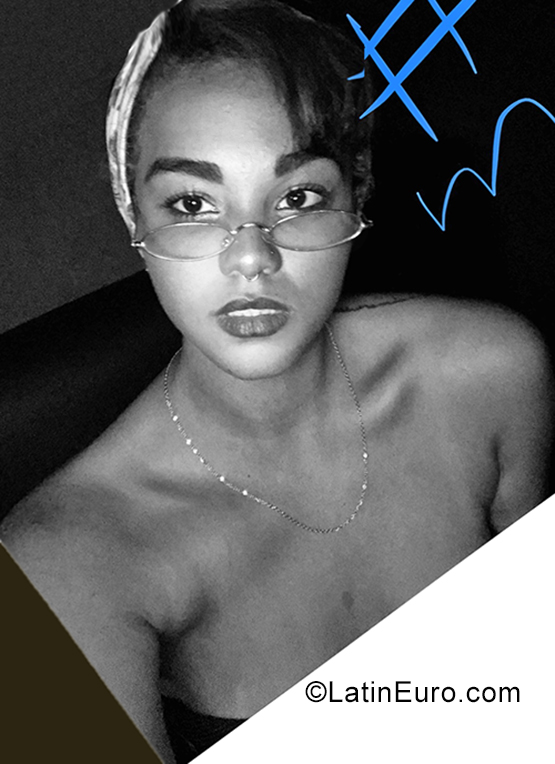 Date this young Cuba girl Fanny from Havana CU517