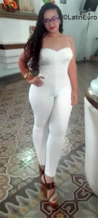 Date this gorgeous Venezuela girl Stefany from Barquisimeto VE2378