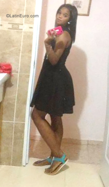 Date this gorgeous Dominican Republic girl Emma from Punta Cana DO34886