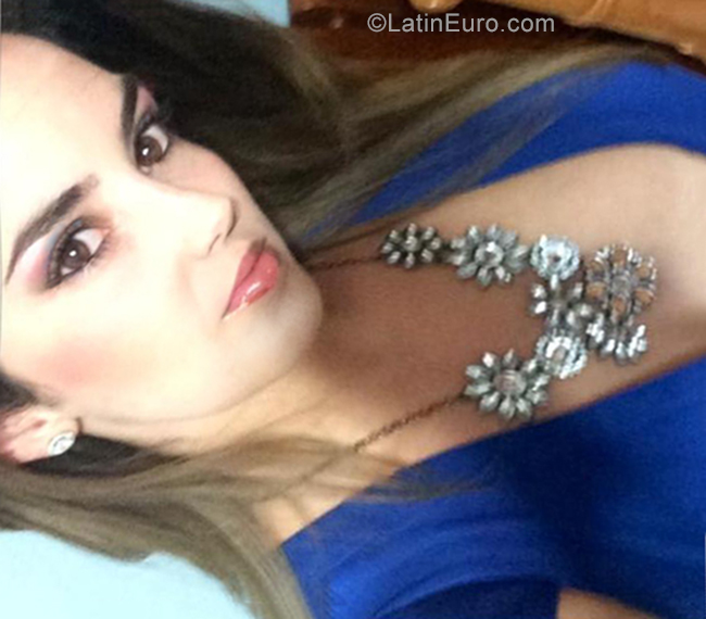 Date this fun Cuba girl Leydia from Havana CU529