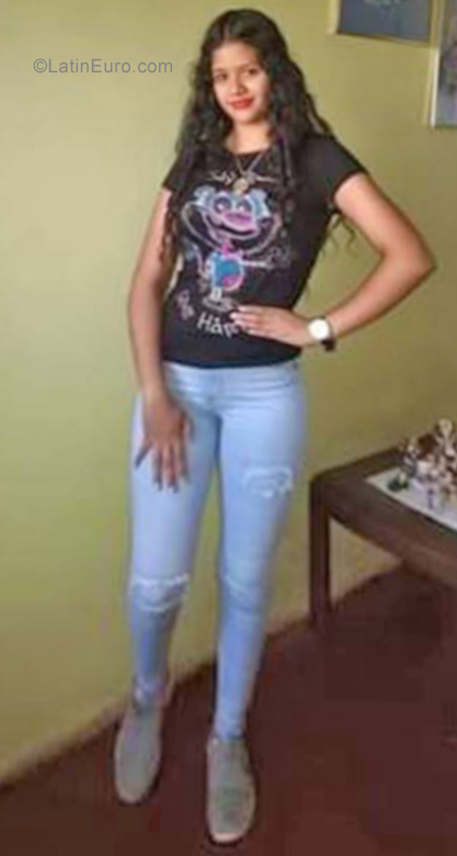Date this voluptuous Venezuela girl Alejandra from Cumana VE2446