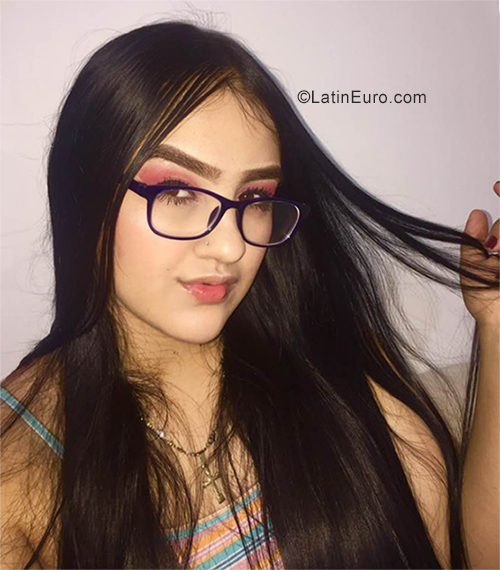 Date this athletic Colombia girl Milly from Pereira CO25592
