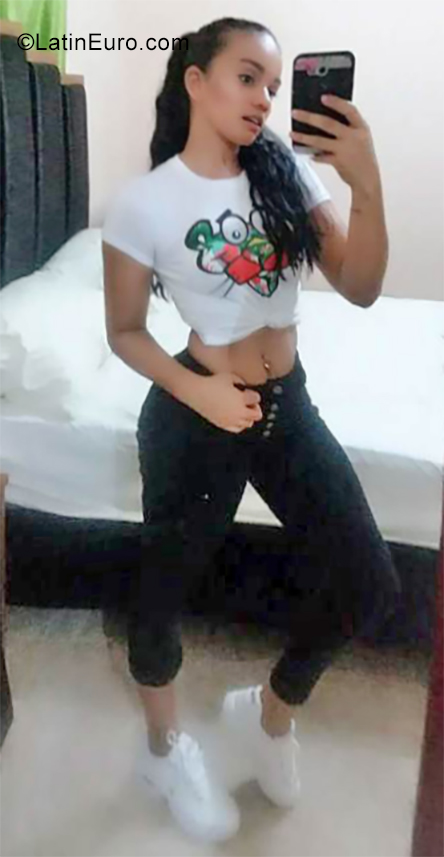 Date this pretty Dominican Republic girl Gabriela from La Vega DO35284