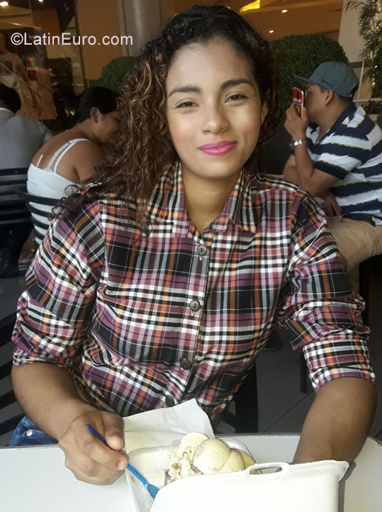 Date this hot Ecuador girl Betsy from Guayaquil EC344