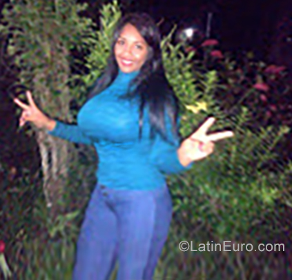 Date this georgeous Venezuela girl Geraldine from Caracas VE2537