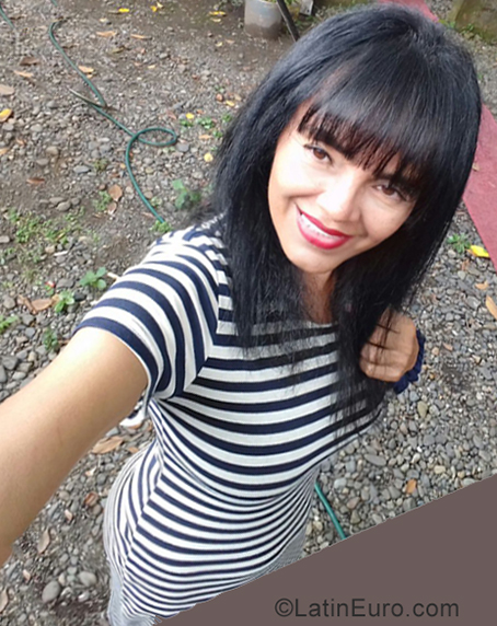 Date this nice looking Ecuador girl Nurys from Quevedo EC347