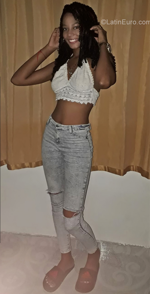 Date this funny Colombia girl Kiaria from Santa Marta CO25815