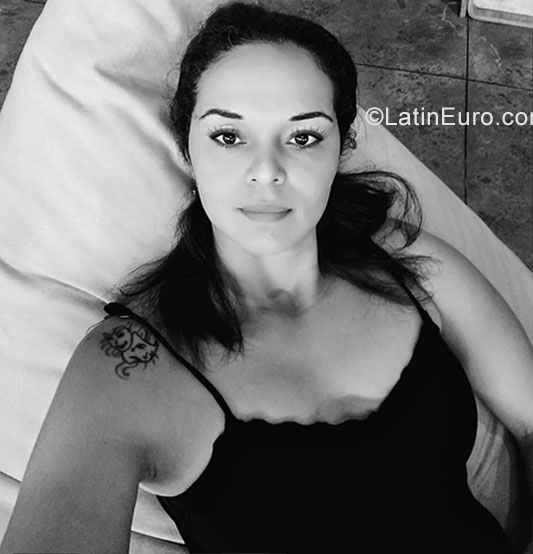 Date this voluptuous Brazil girl Claudia from Sao Paulo BR10877