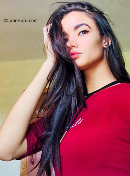 Date this lovely Cuba girl Diane from Holguin CU558