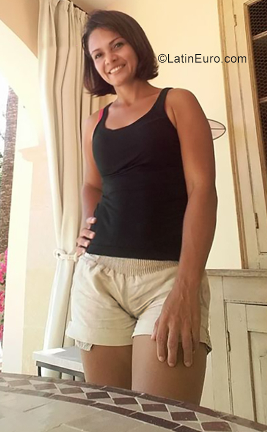 Date this exotic Colombia girl Iremzul from Cartagena CO25869