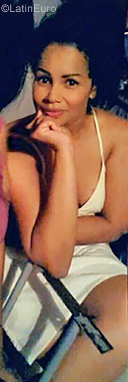 Date this attractive Venezuela girl Desiree from Ciudad Guayana VE2626