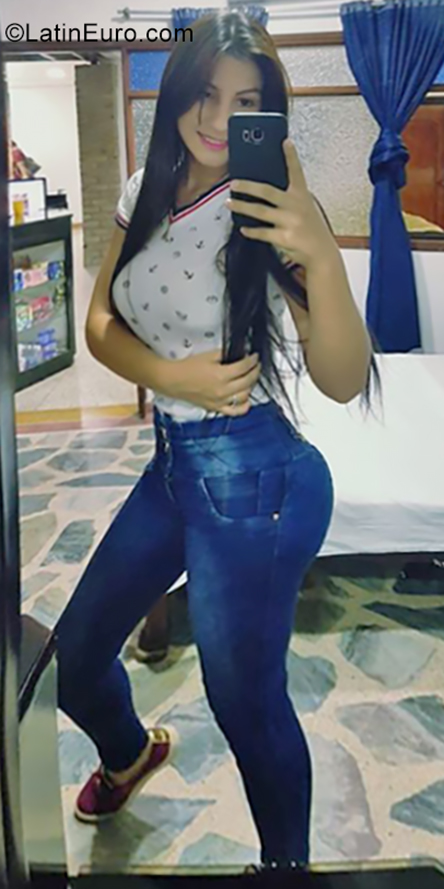 Date this hard body Colombia girl Kelly from Cucuta CO25892