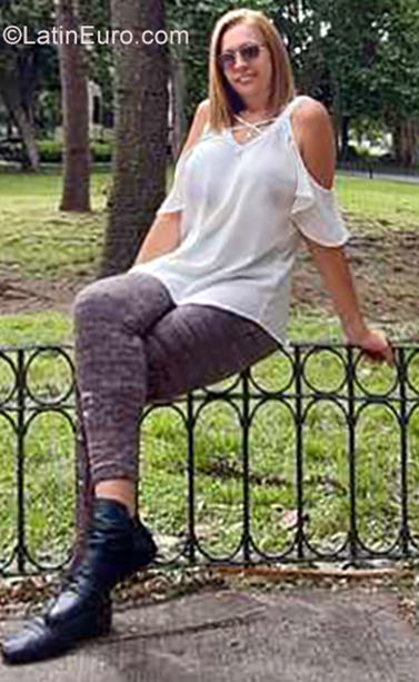 Date this tall Argentina girl Janett from Buenos Aires AR222