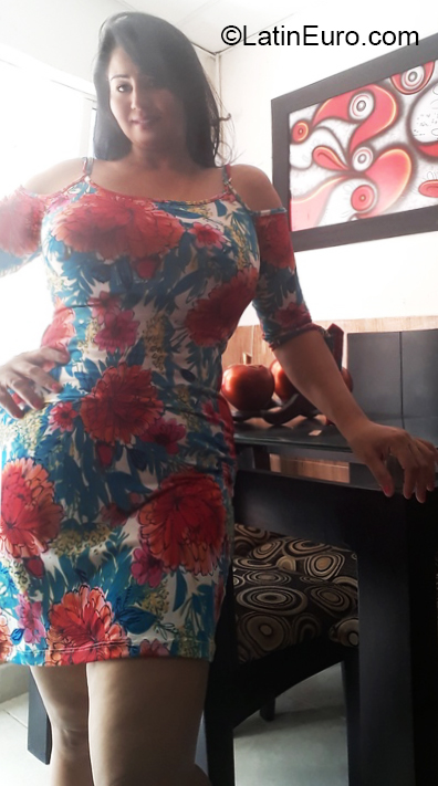 Date this voluptuous Colombia girl Sofia from Cartagena CO30610