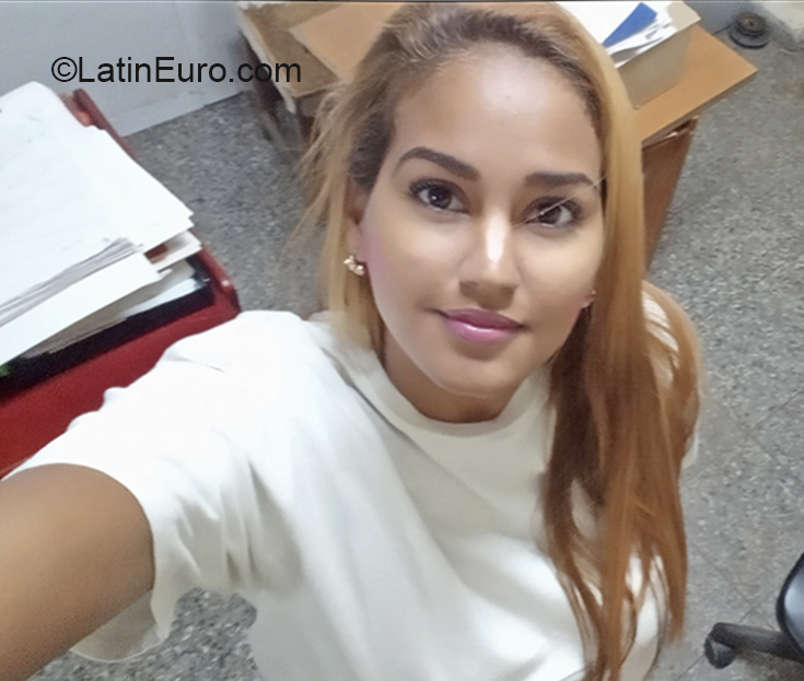 Date this delightful Cuba girl Daylin from Havana CU573