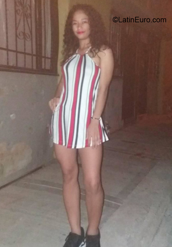 Date this cute Colombia girl Yuliana from Santa Marta CO25974