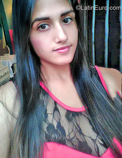 Date this sensual Venezuela girl Grey from Barinas VE2691
