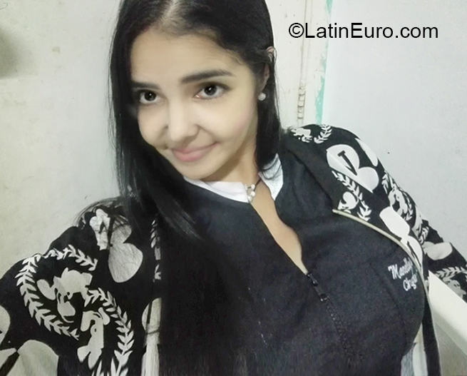 Date this hot Venezuela girl Mare from Caracas VE2718